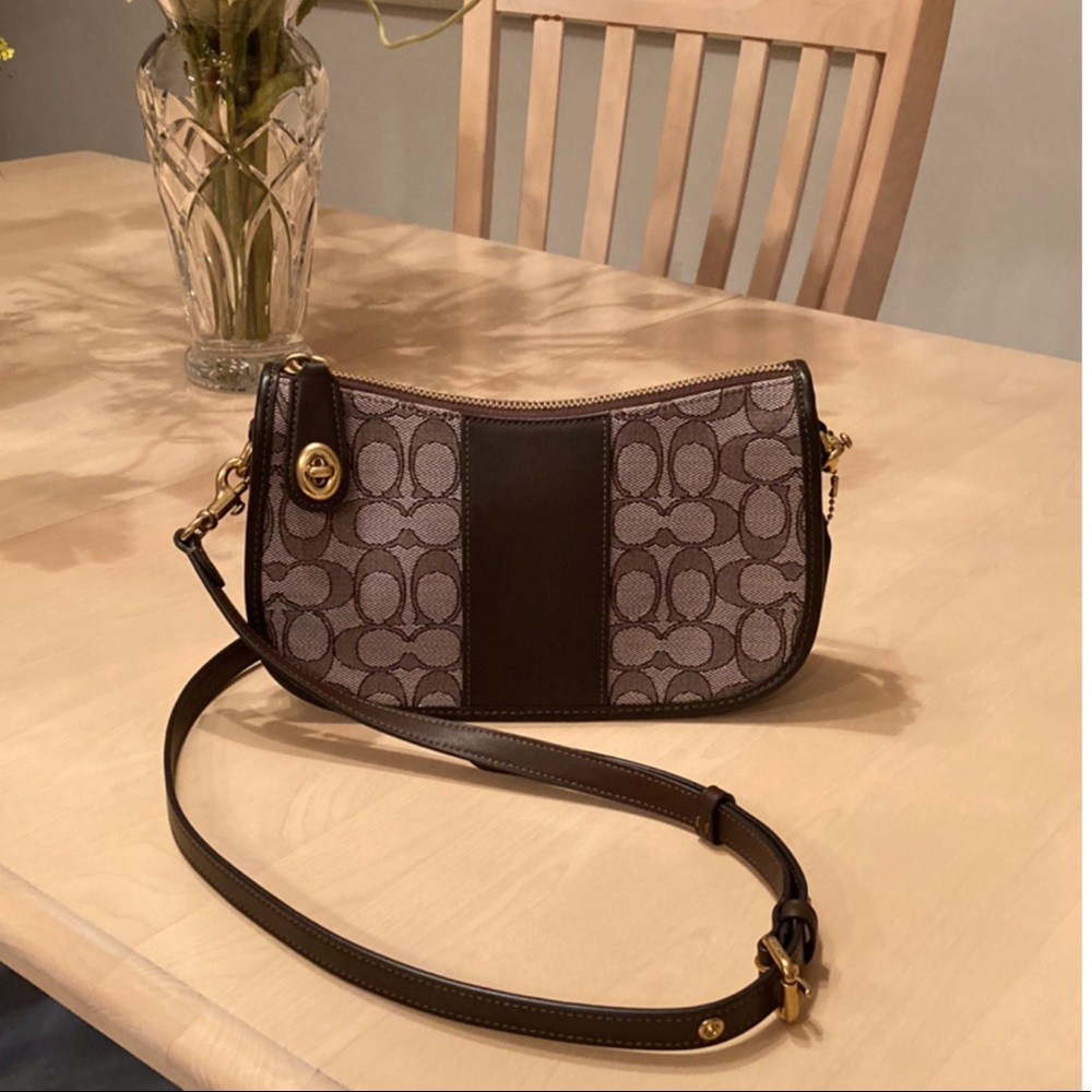 Coach Swinger in Signature Jacquard